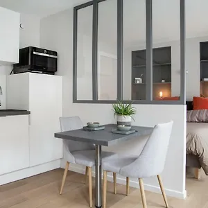  Apartment Centre